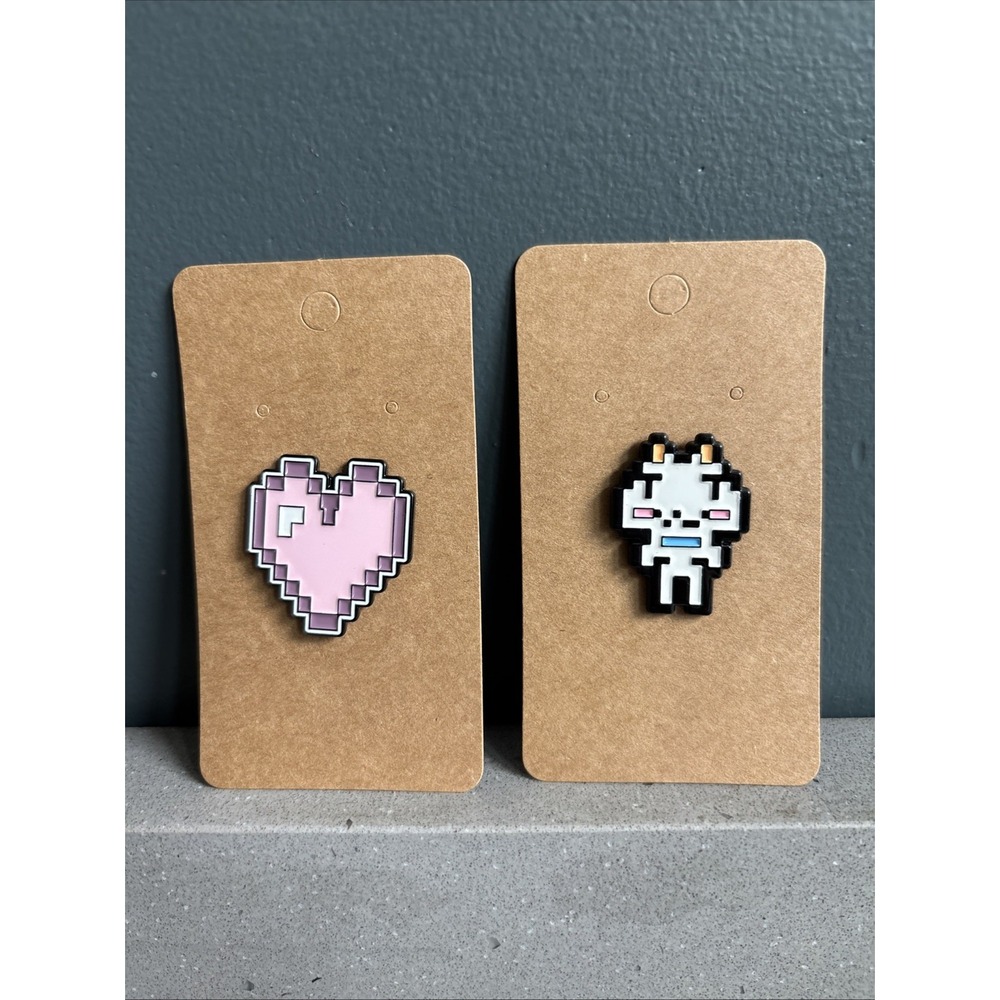 Toro Inoue Kuro Inoue Cat Pixel and Heart enamel Brooches Badges Metal Pin